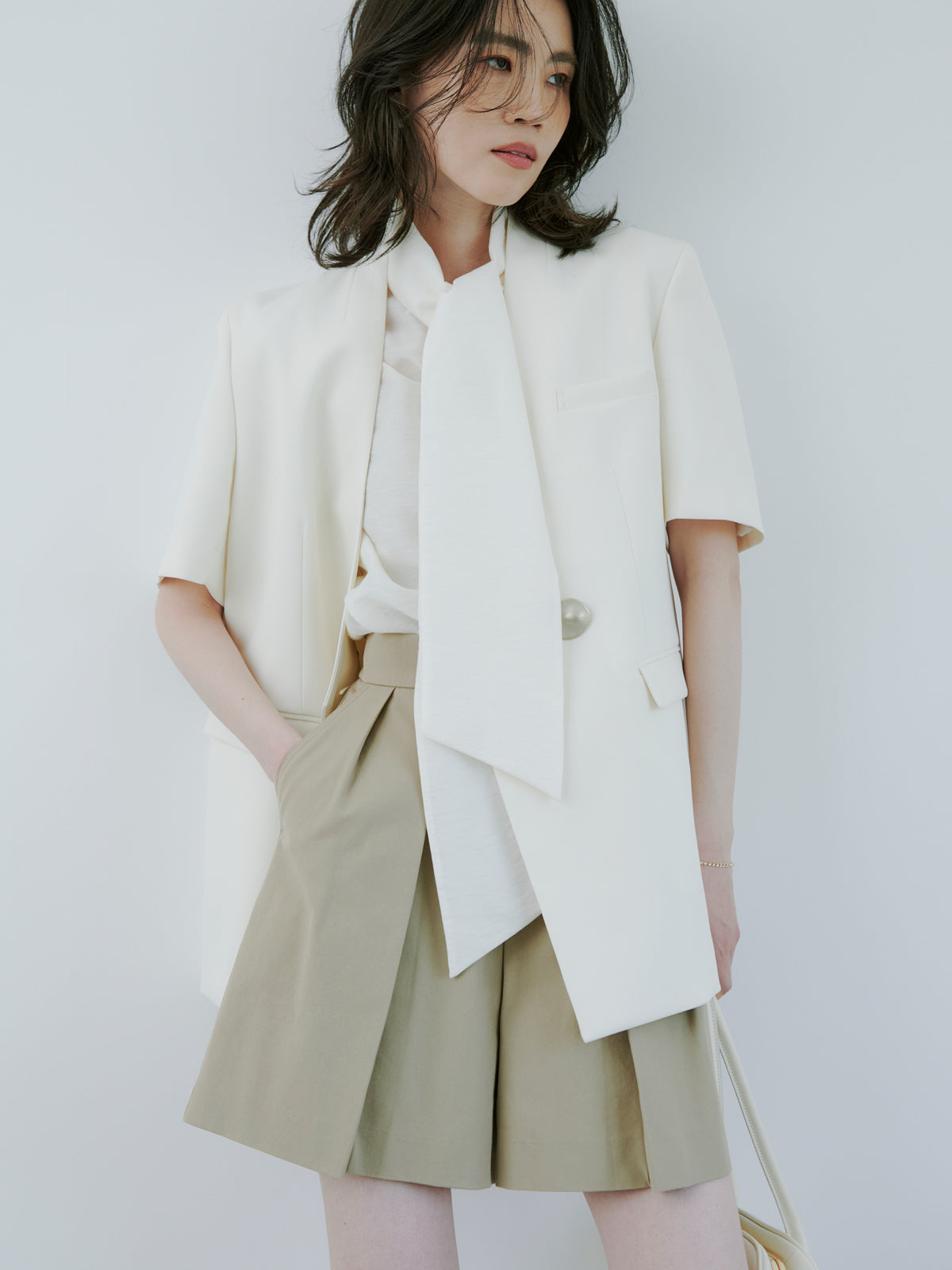 ハイネックノーカラージャケット