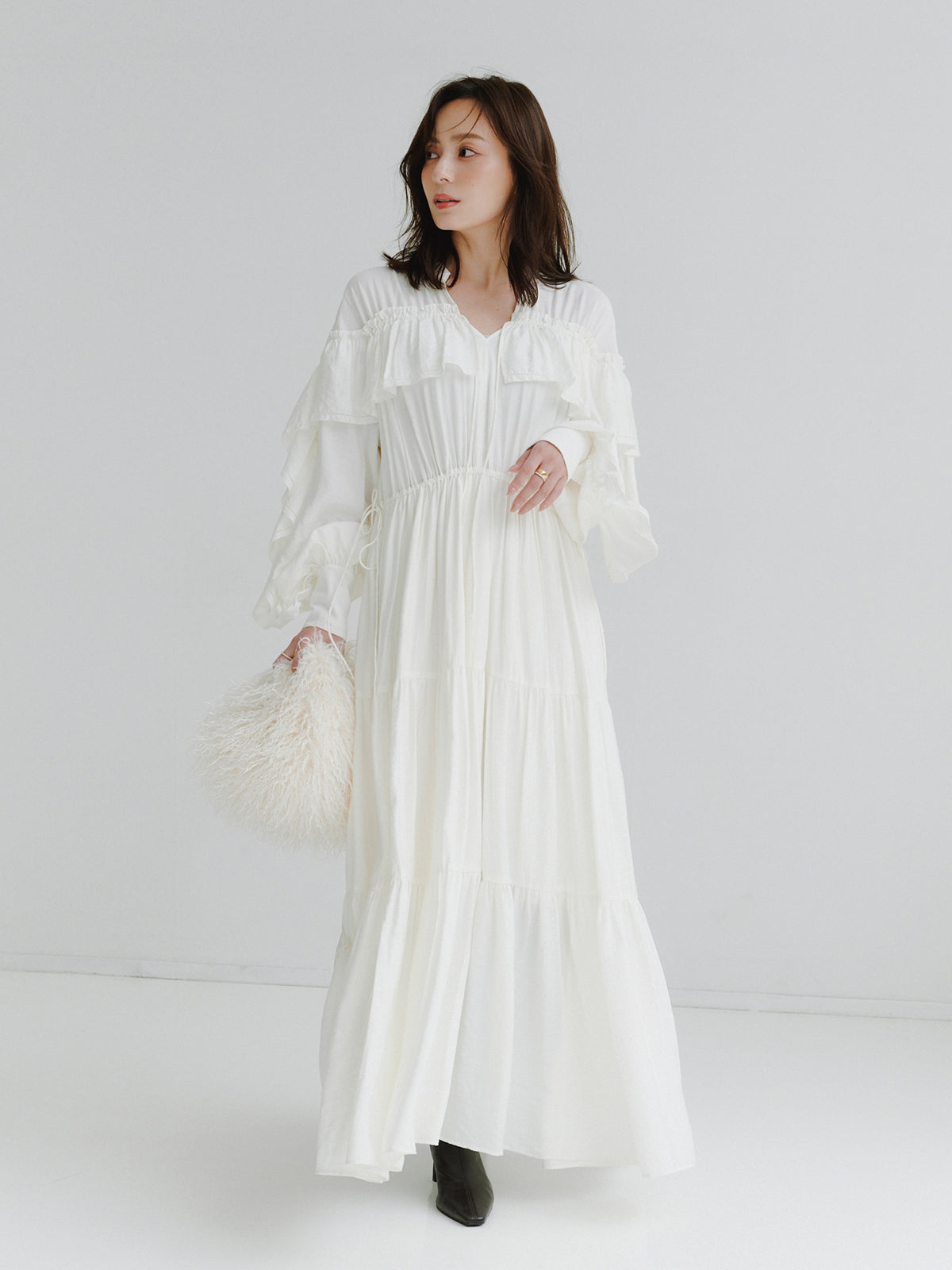 COLOR:WHITE