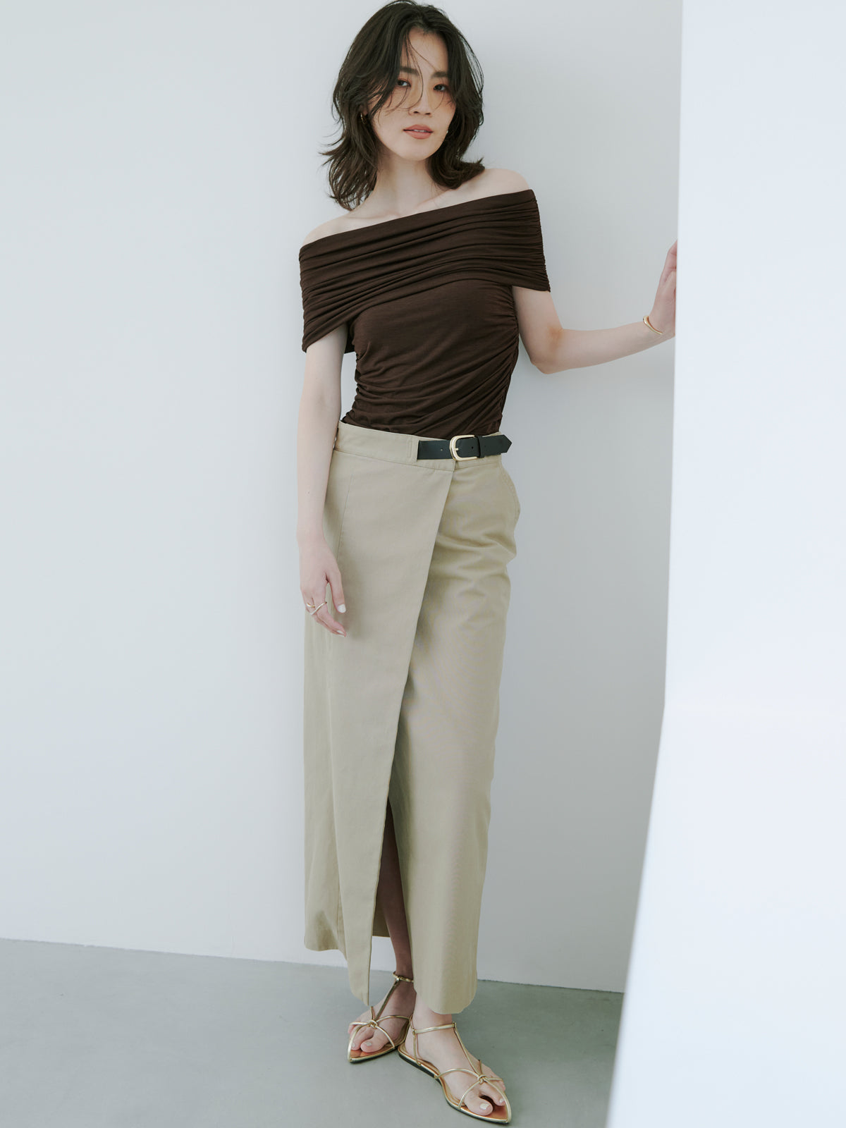 シアーオフショルギャザーカットトップス