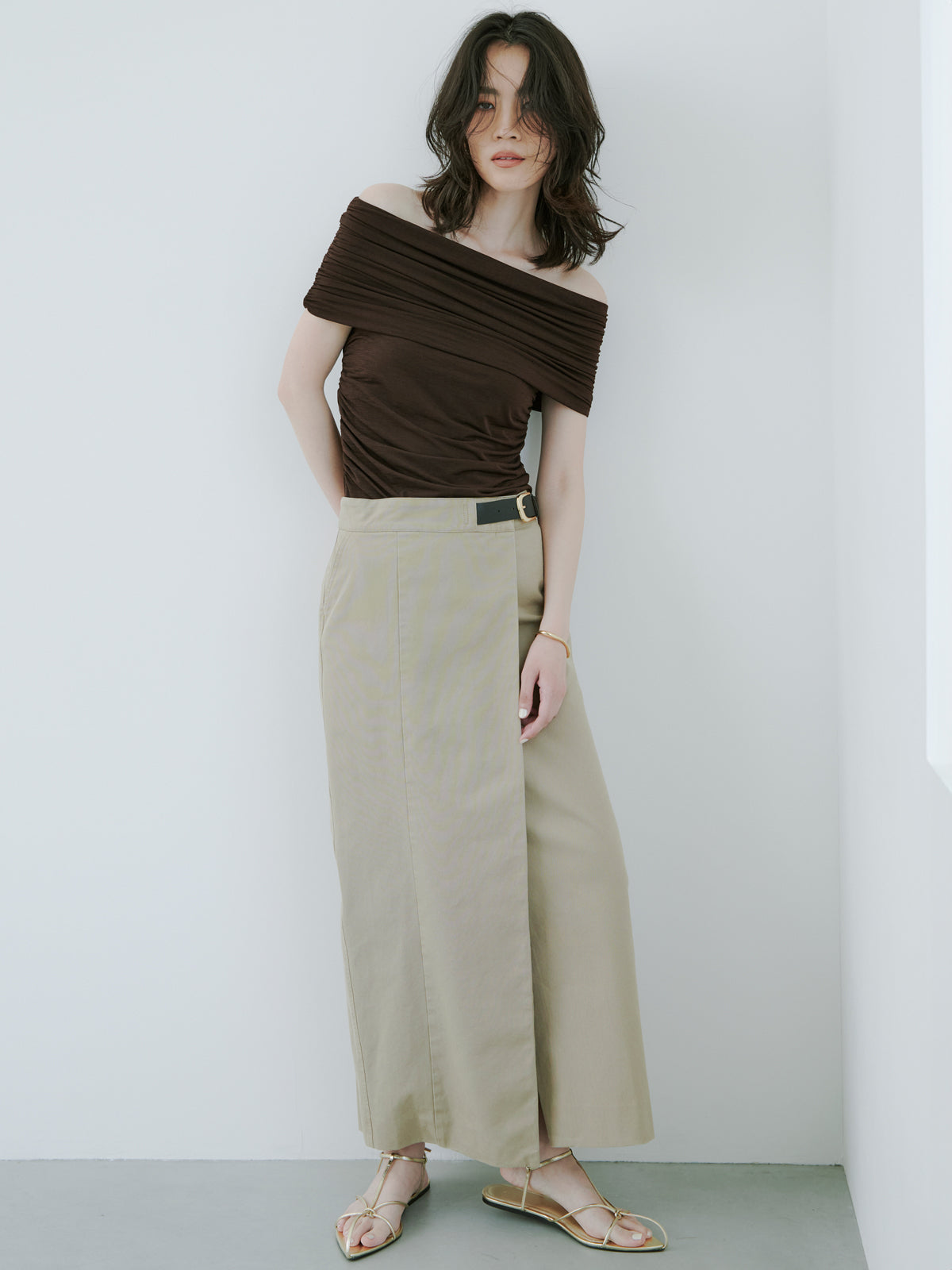 シアーオフショルギャザーカットトップス