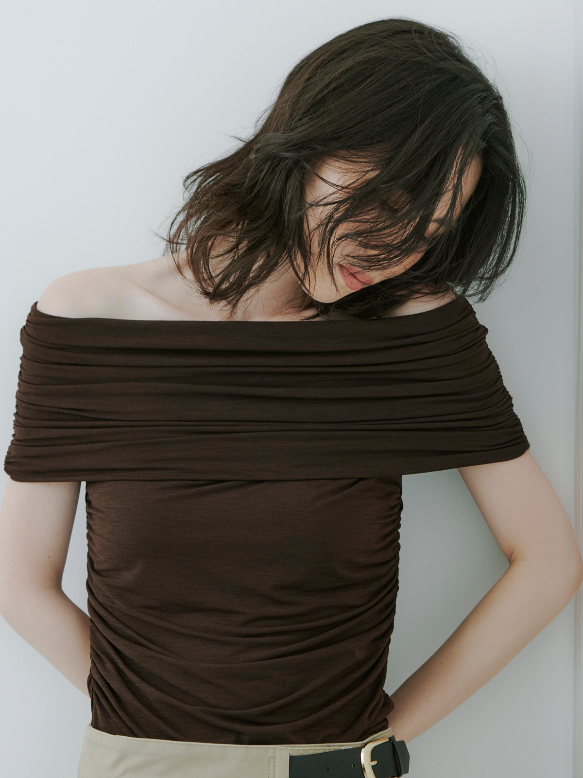 シアーオフショルギャザーカットトップス