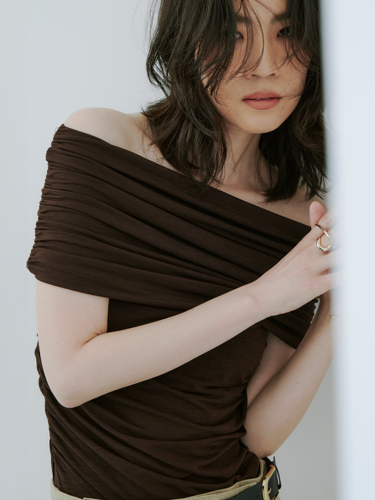 シアーオフショルギャザーカットトップス