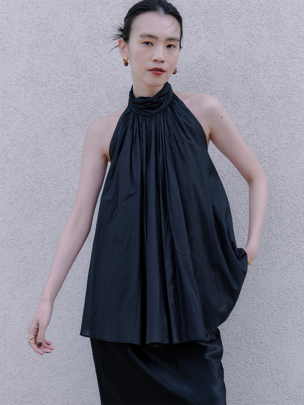 Indiaシルクブレンドバックオープンブラウス