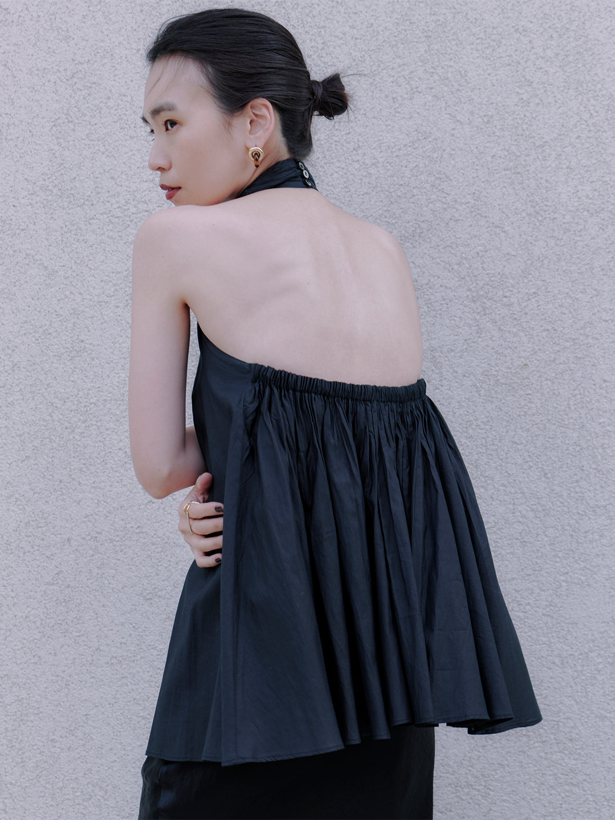 Indiaシルクブレンドバックオープンブラウス