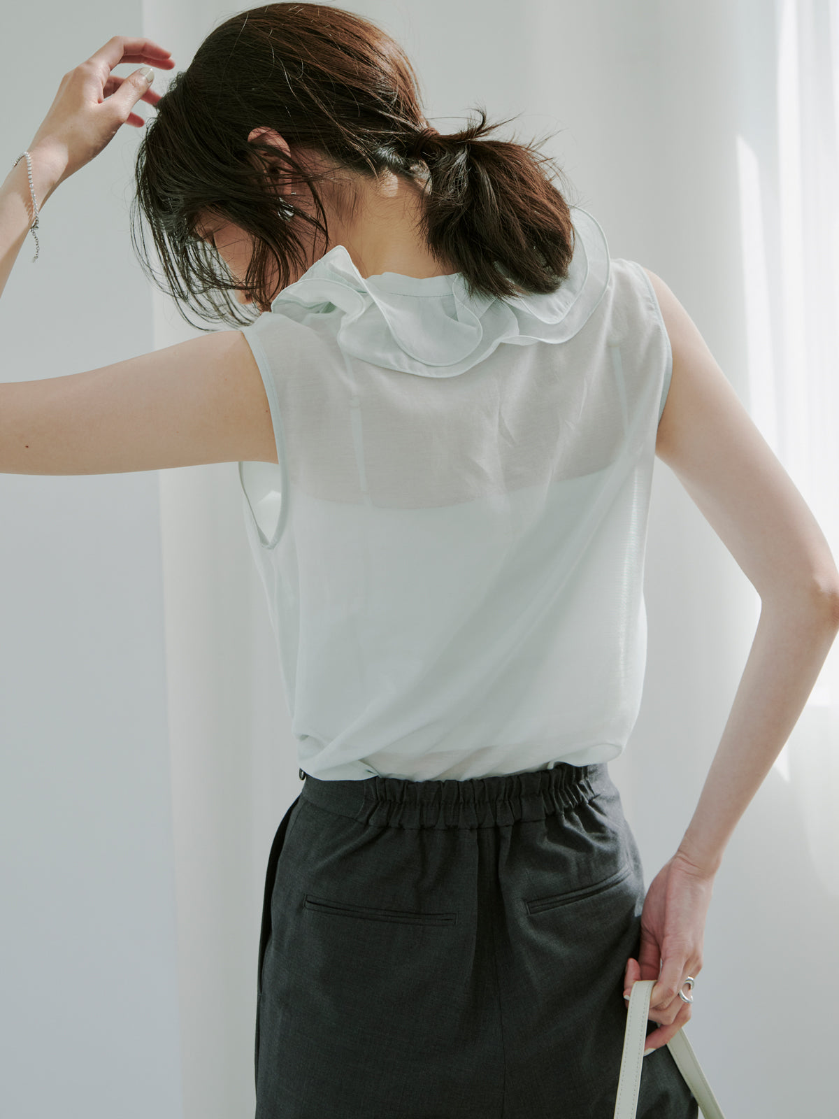 シルクブレンドラッフルブラウス