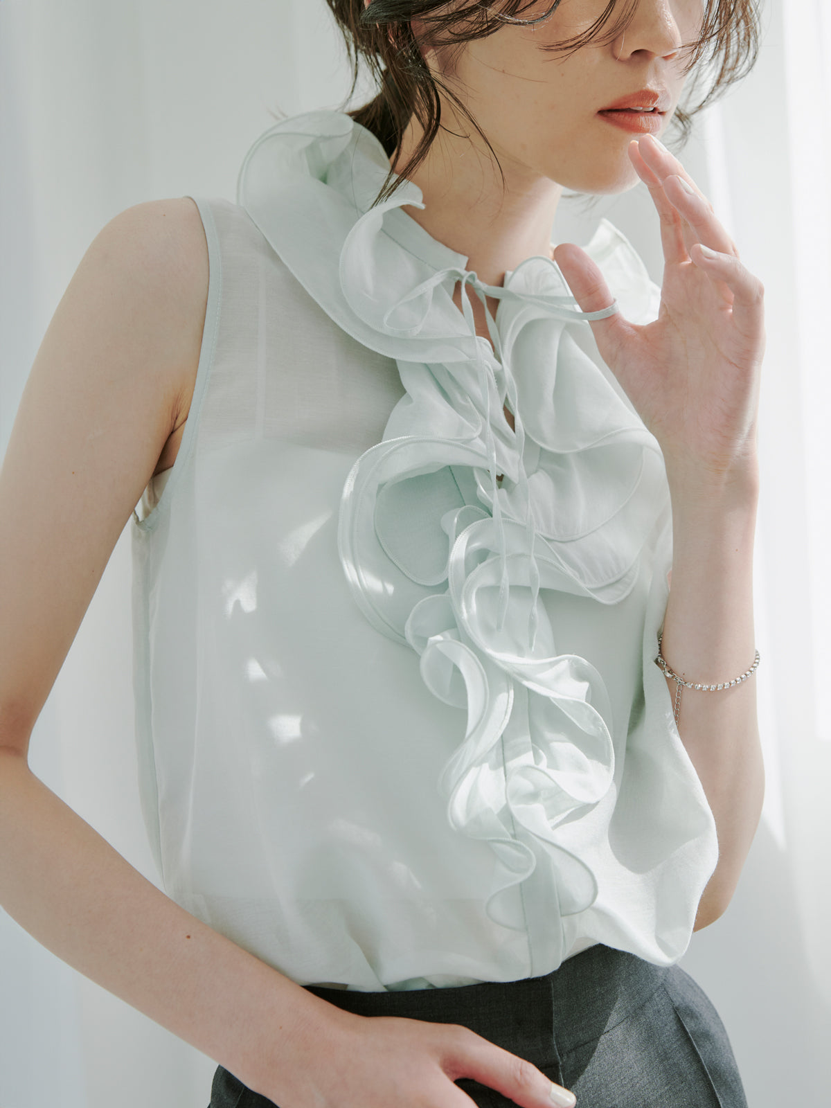 シルクブレンドラッフルブラウス
