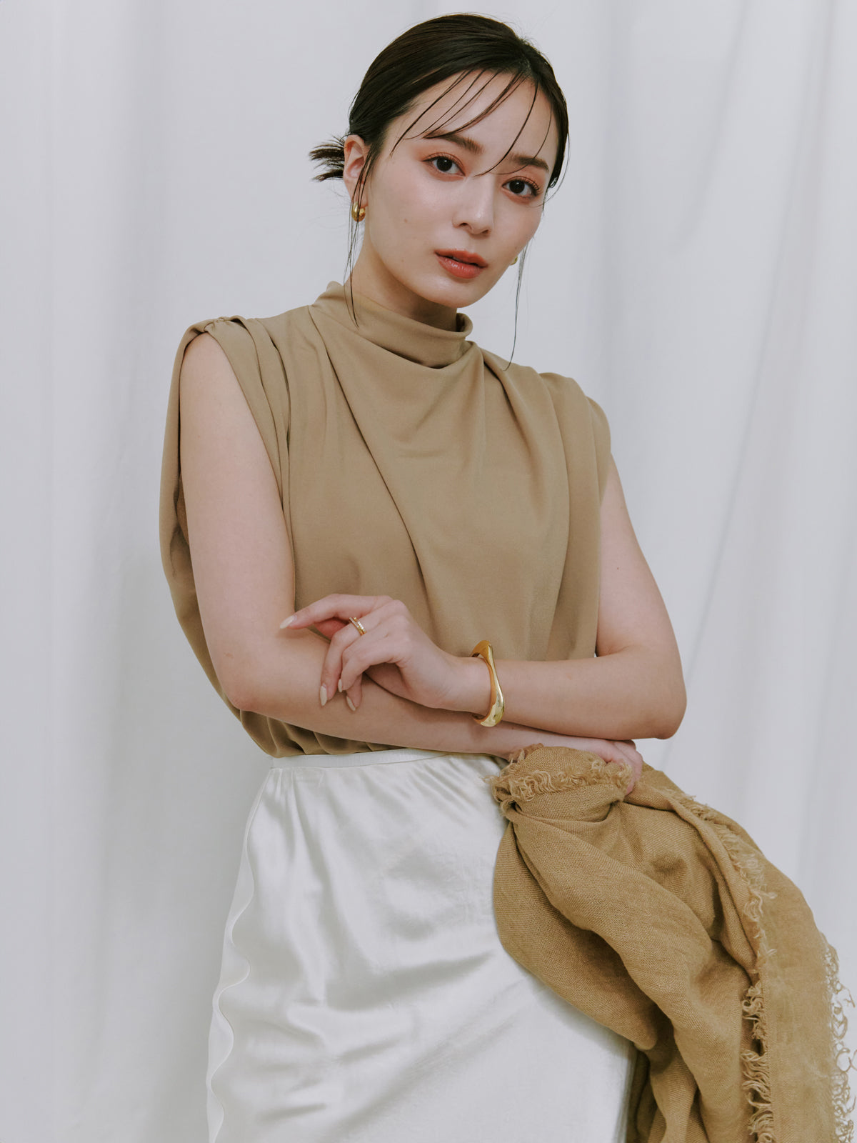 주름 드레이프 컷 탑