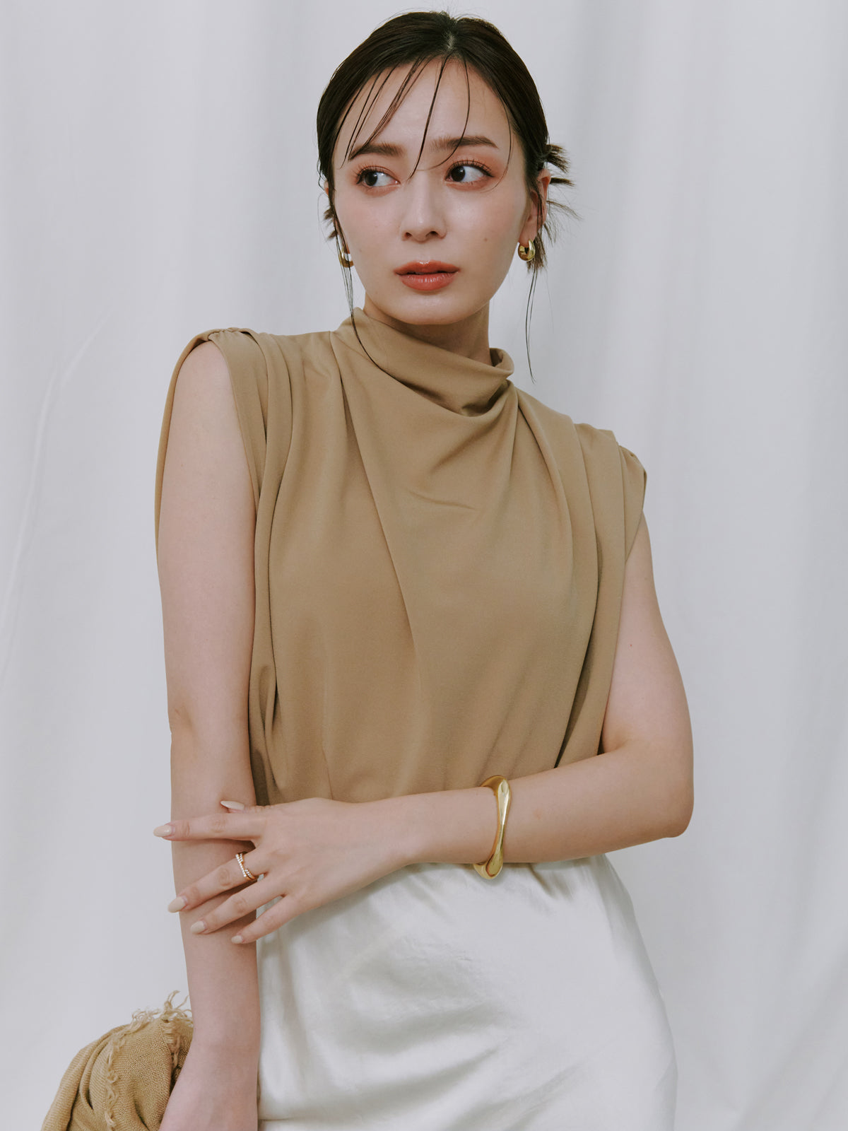 주름 드레이프 컷 탑