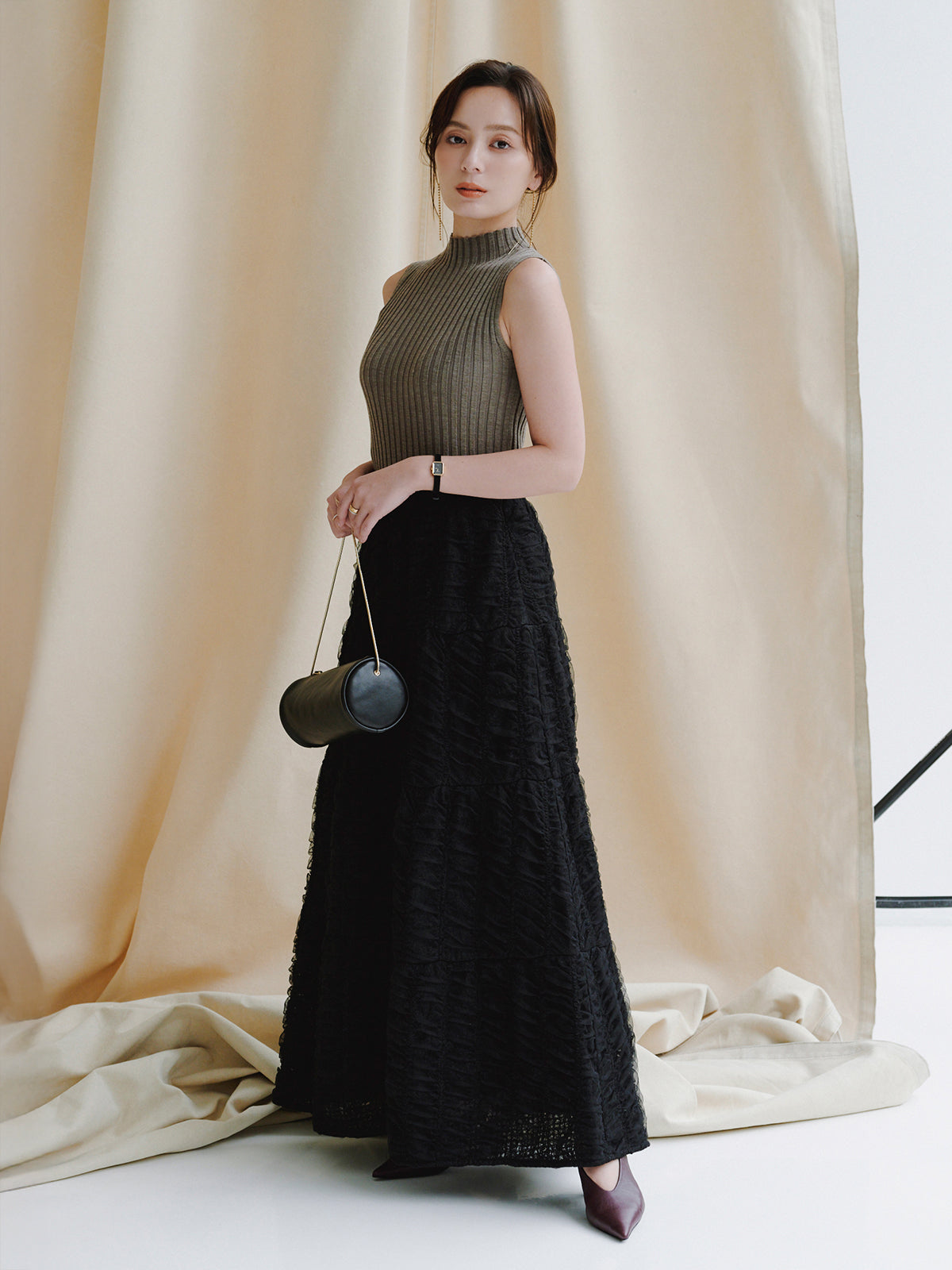 COLOR:BLACK