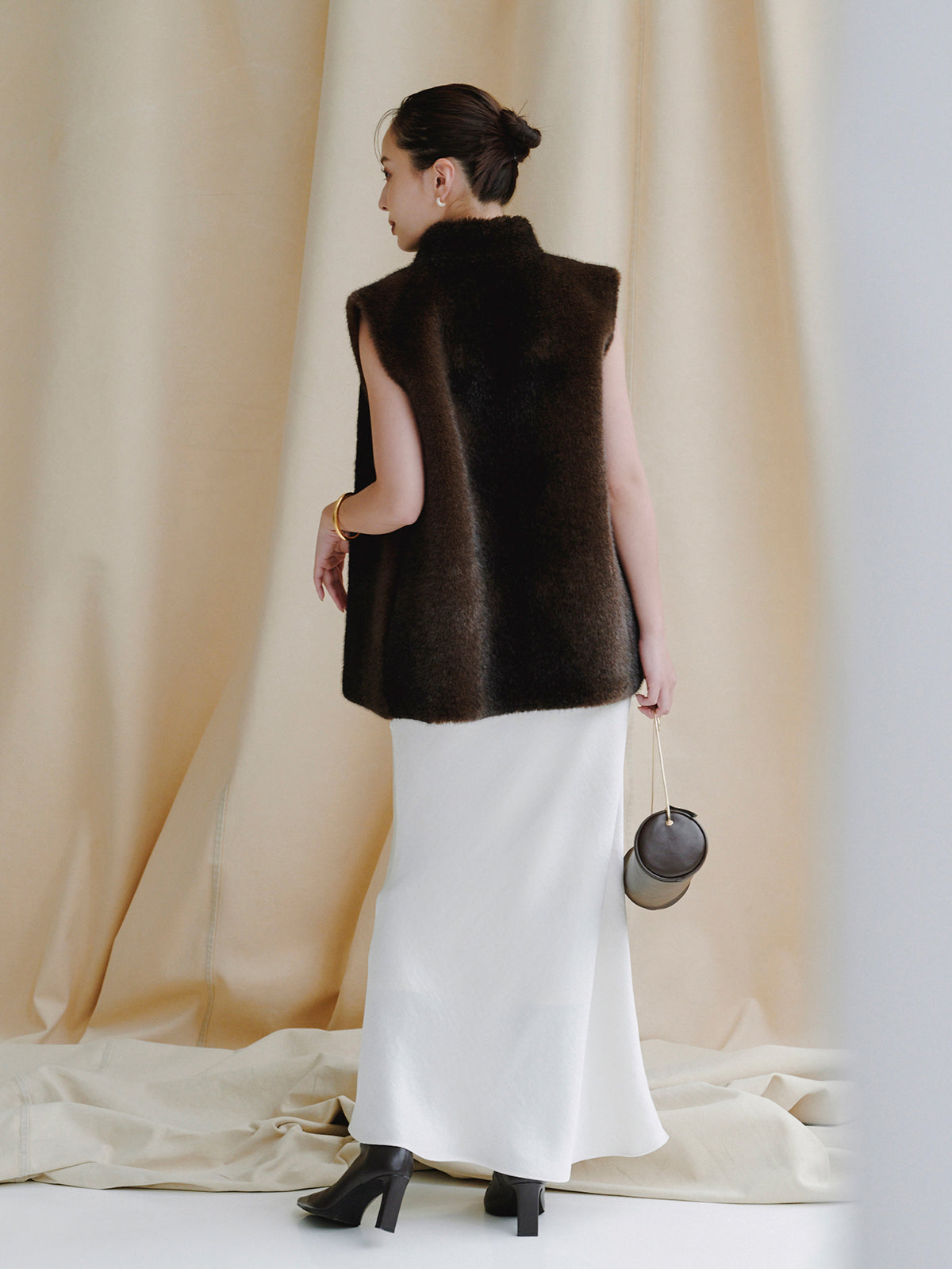 スタンドカラーファーベスト