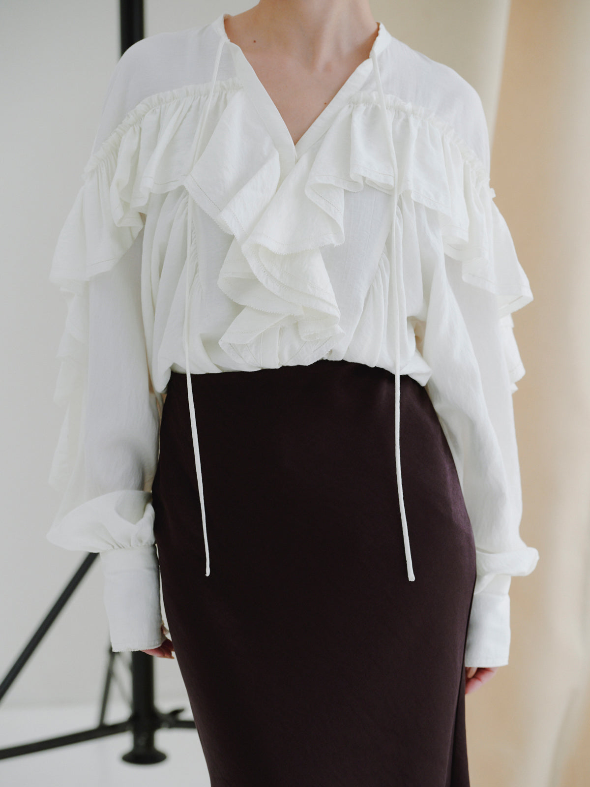 リンクルラッフルブラウス