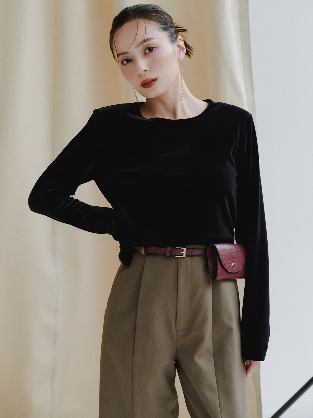 センタースリットストレートパンツ