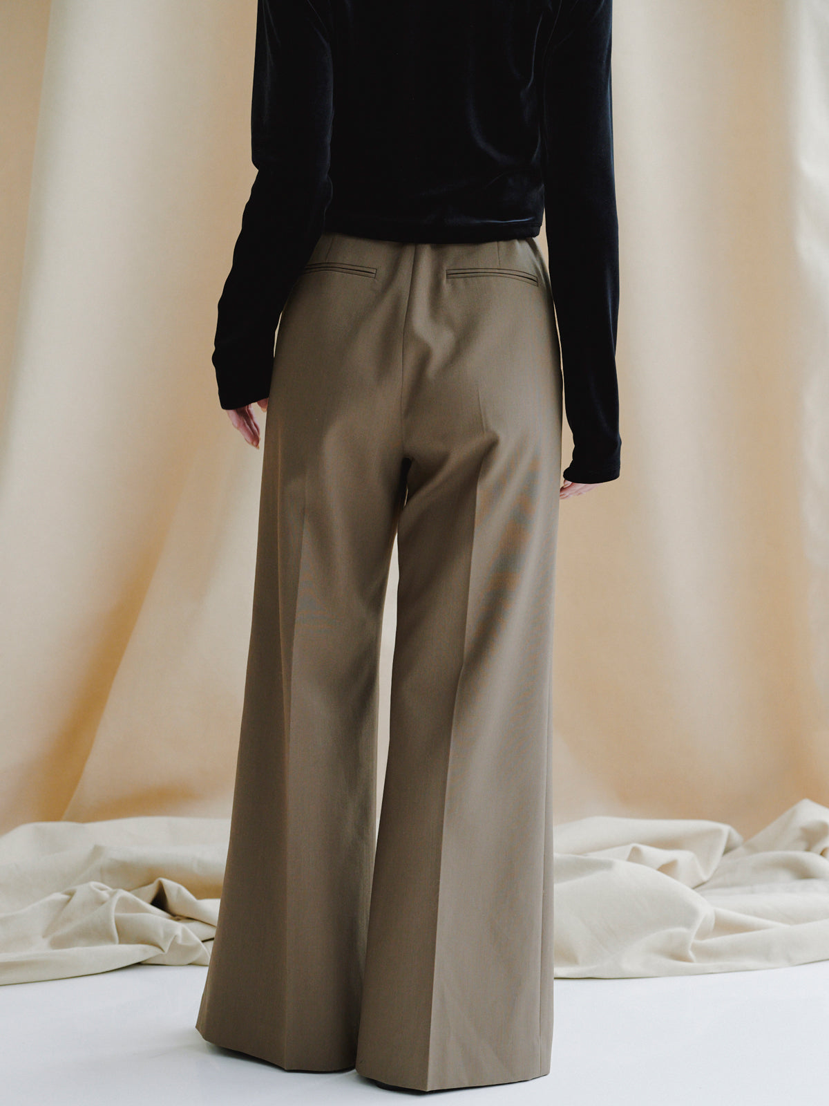 センタースリットストレートパンツ