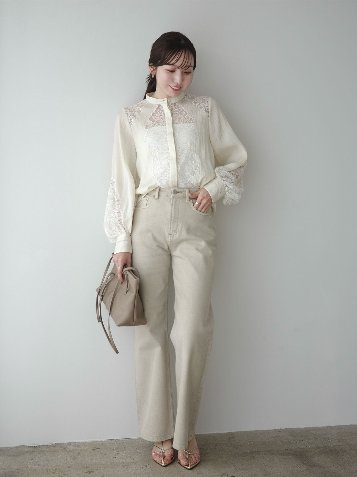 レースフレームボリュームブラウス