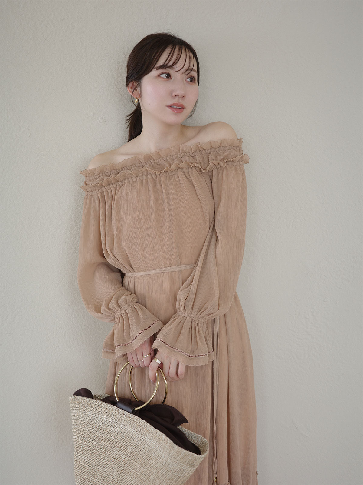 シフォンオフショルダーフレアワンピース