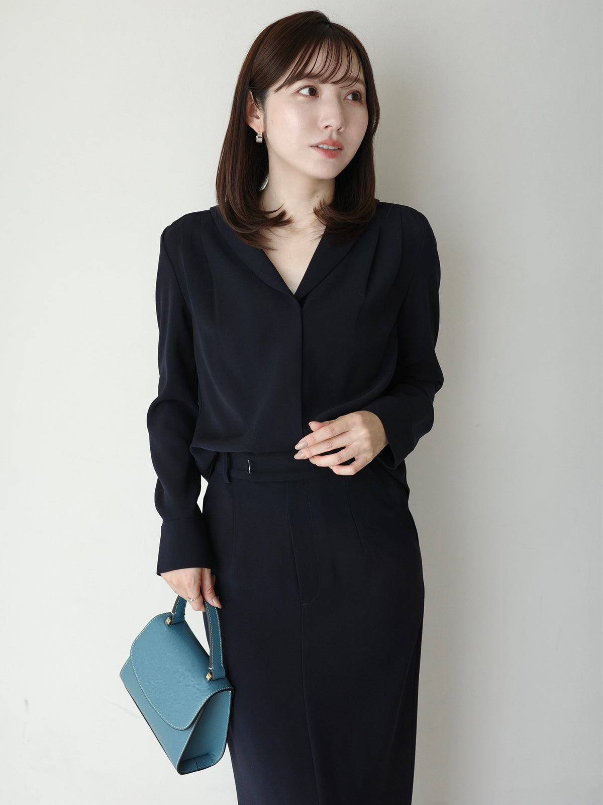 ダブルサテンショールカラーブラウス