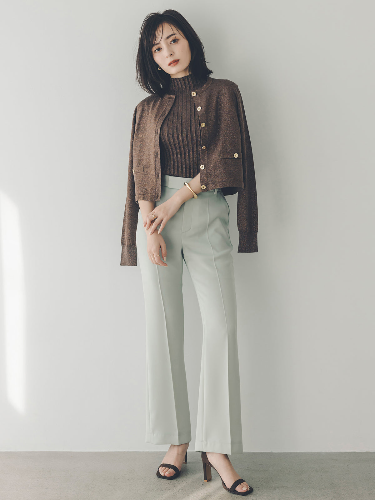 スリムフィットセミフレアパンツ