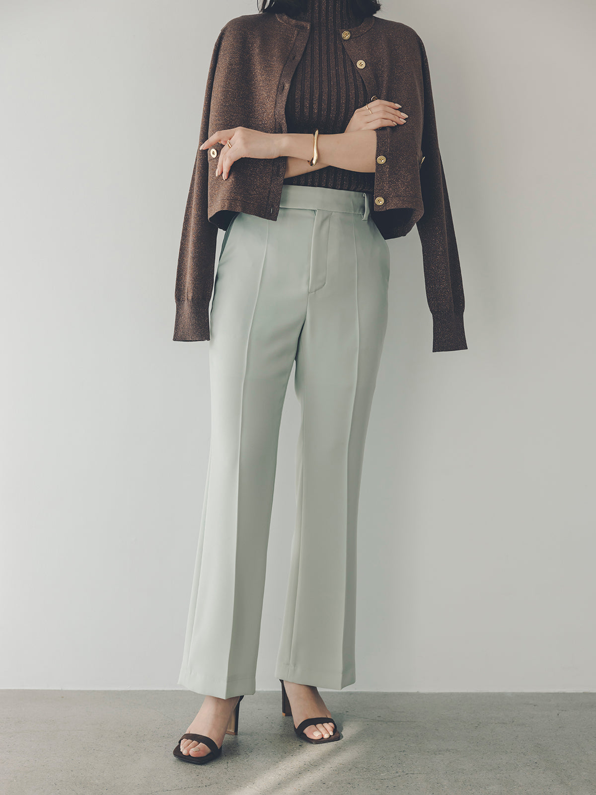 スリムフィットセミフレアパンツ