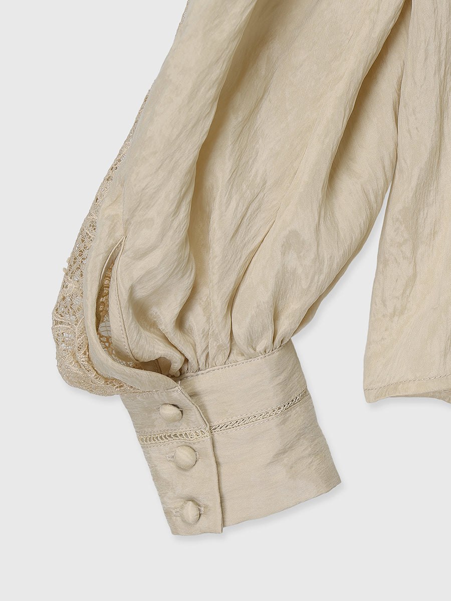 レースフレームボリュームブラウス