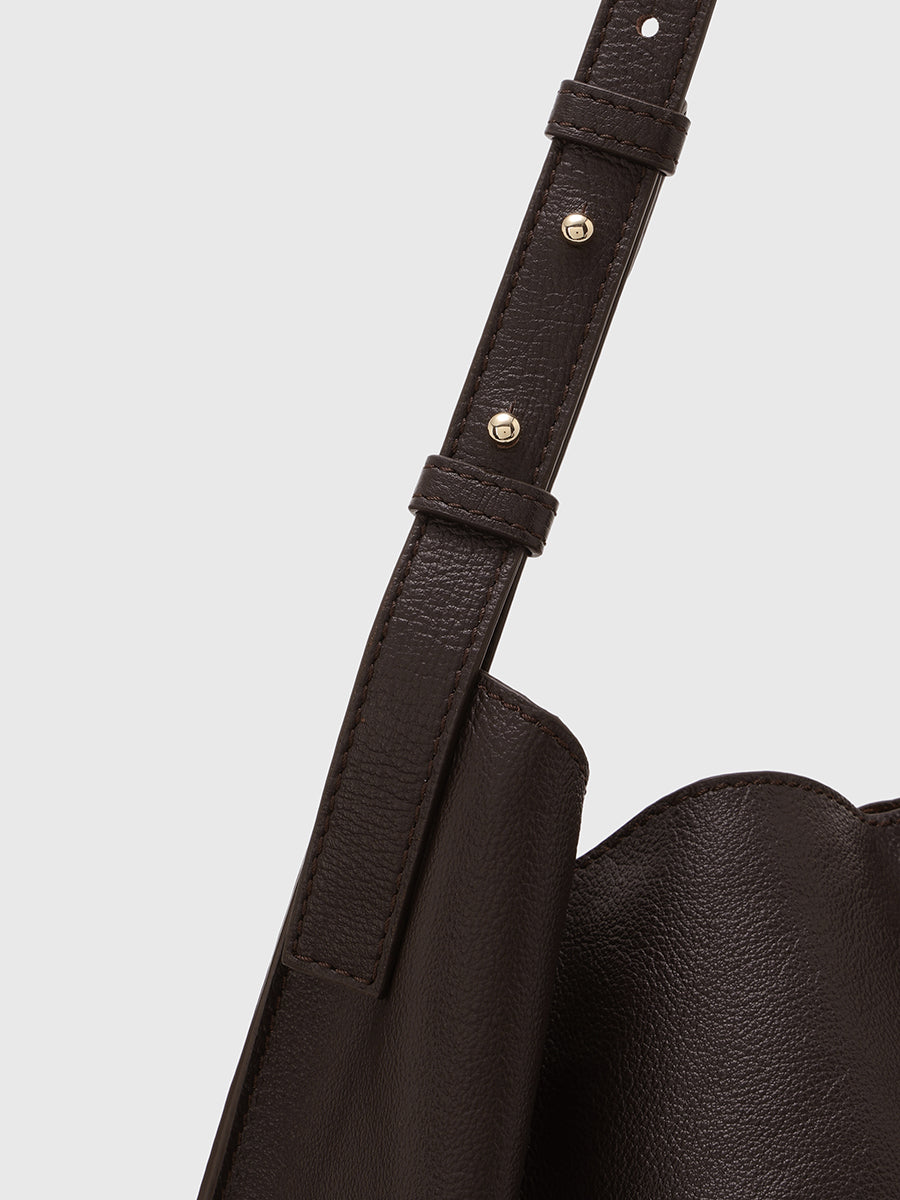 anuans レザーラージショルダーバッグ　ブラック レザーラージショルダーバッグ