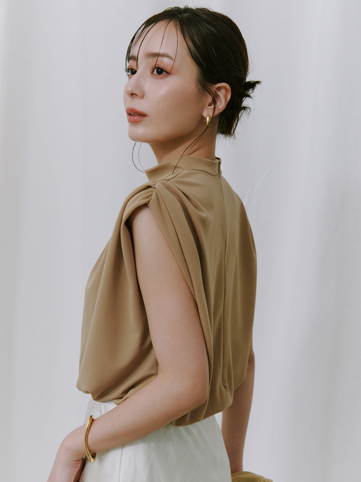 anuans ギャザードレープカットトップス　ベージュ ギャザードレープカットトップス