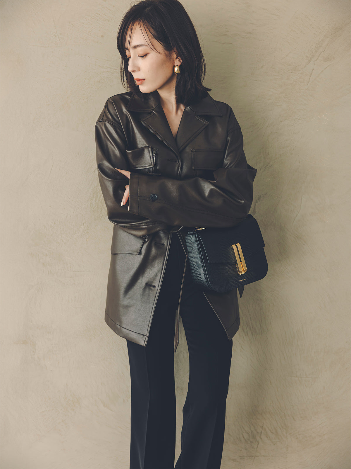 スリムフィットセミフレアパンツ