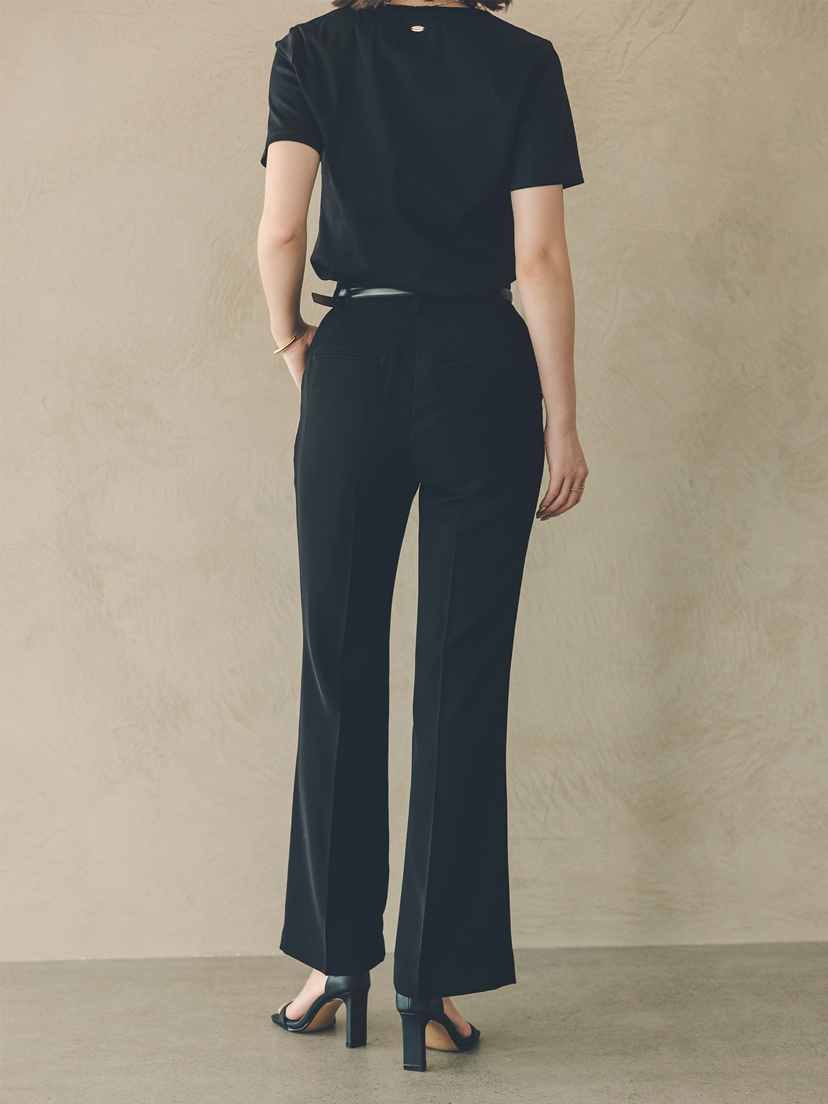 スリムフィットセミフレアパンツ