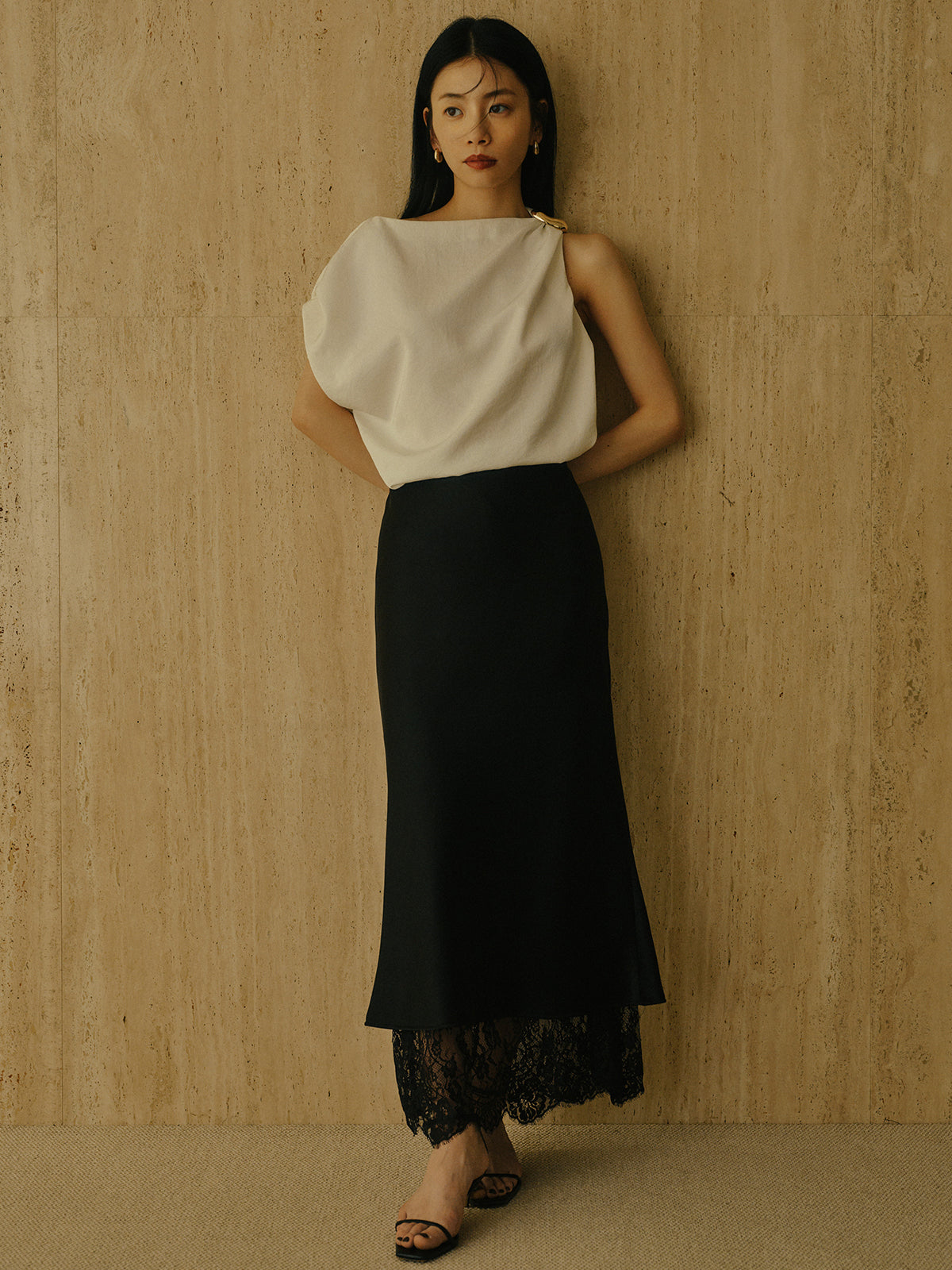 アクセサリードレープブラウス