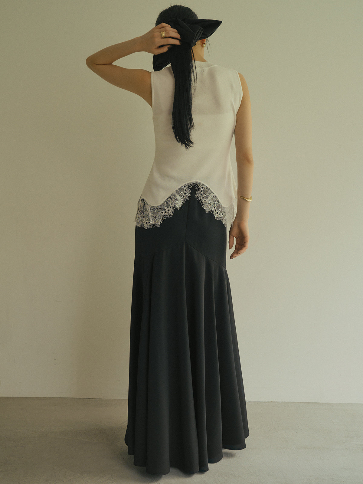 ライトダブルサテンボリュームナロースカート