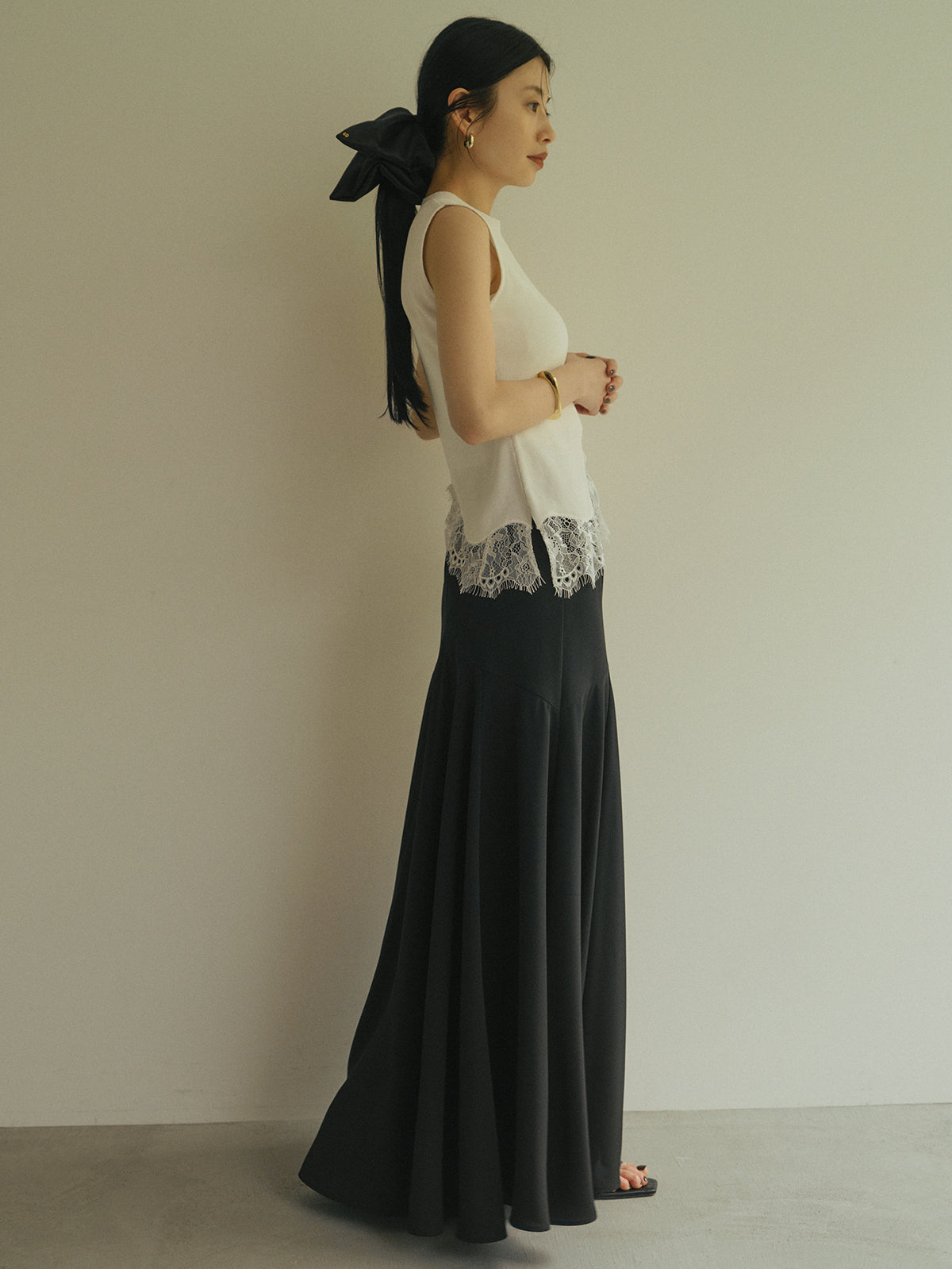 ライトダブルサテンボリュームナロースカート