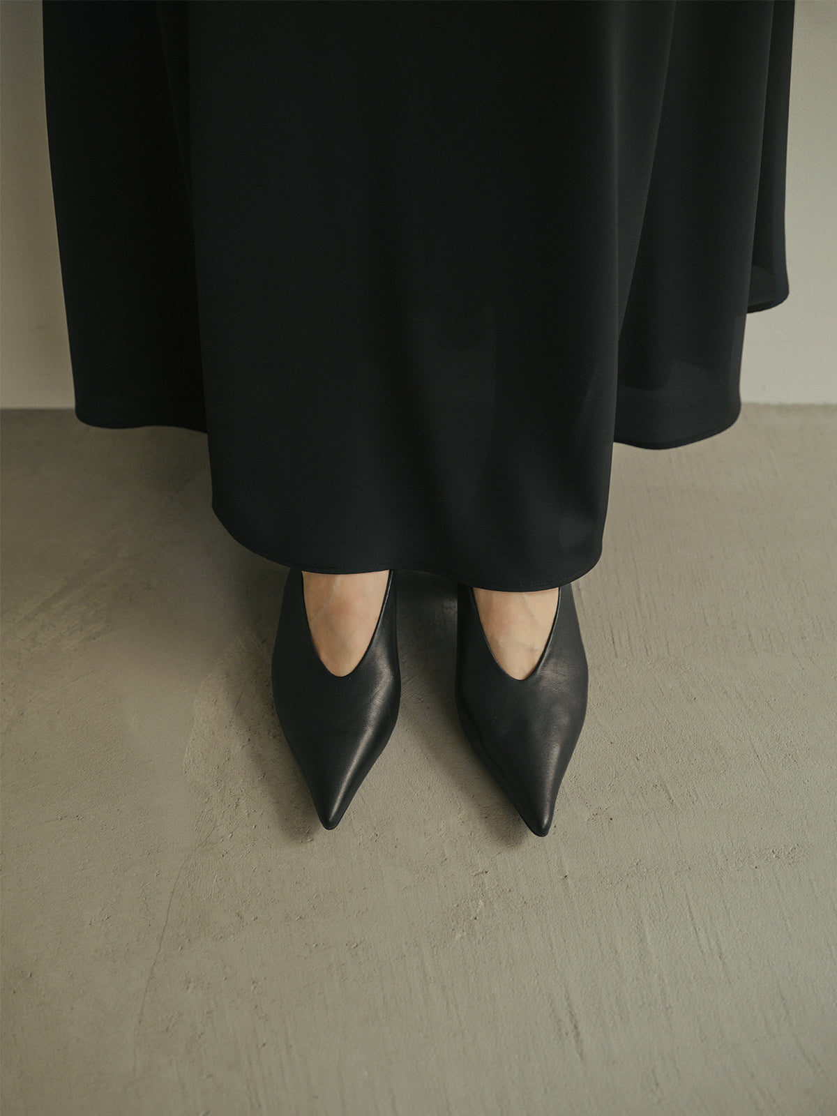 ライトダブルサテンボリュームナロースカート