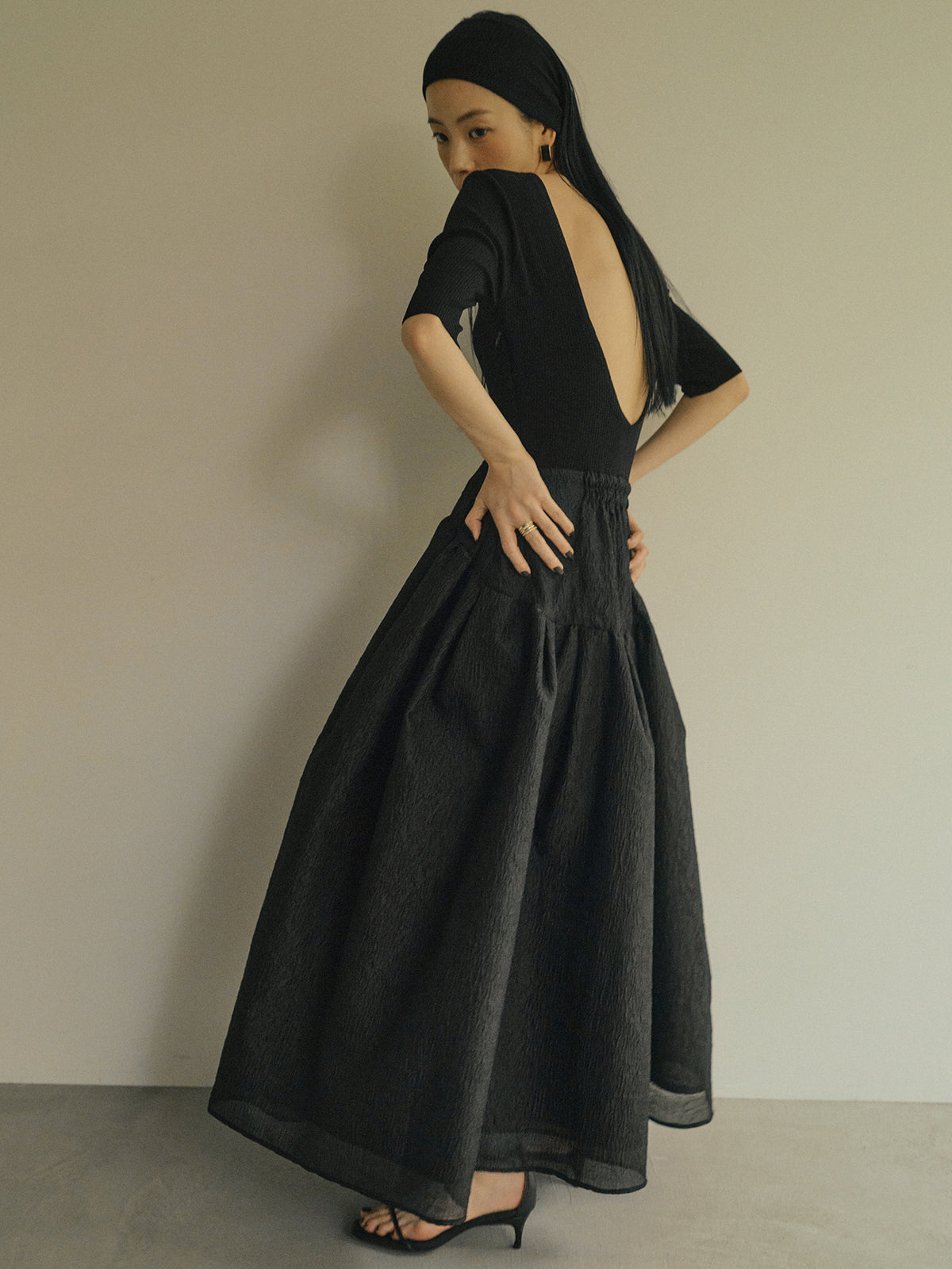 バックオープンカップインドッキングニットワンピース