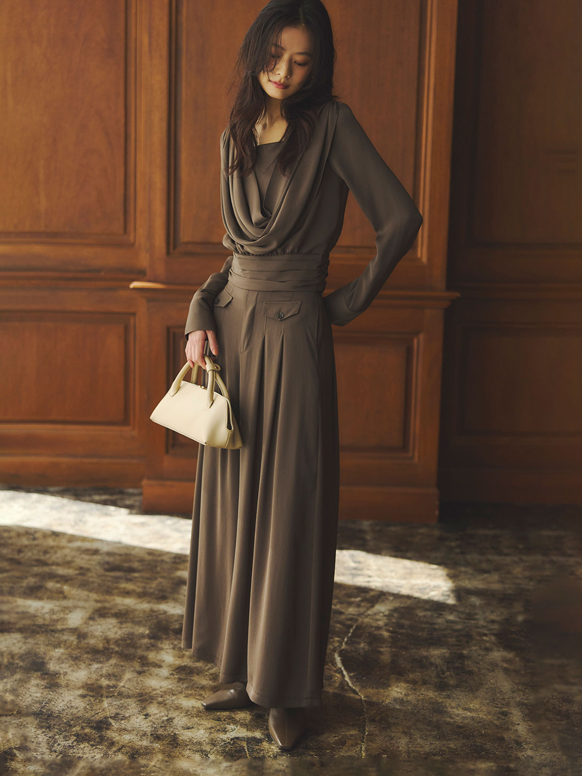 タイトハンドルバッグ