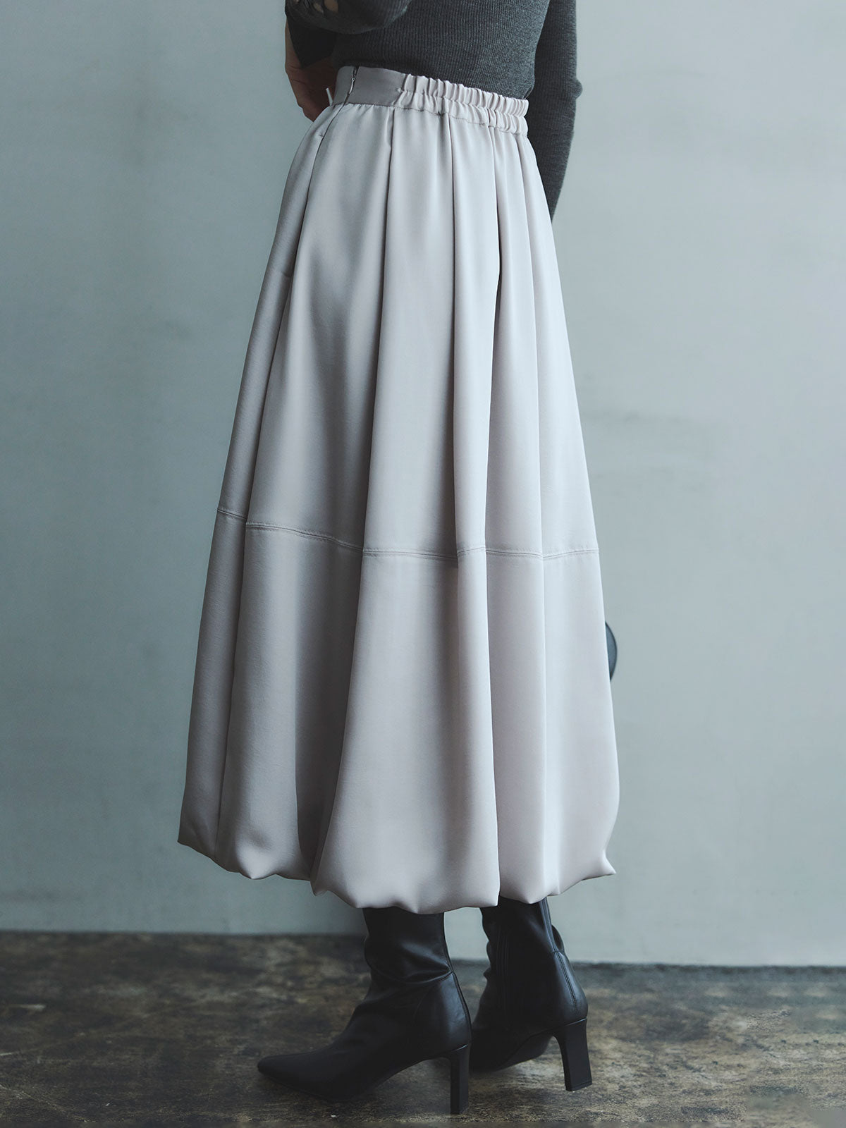 アセライクサテンバルーンスカート