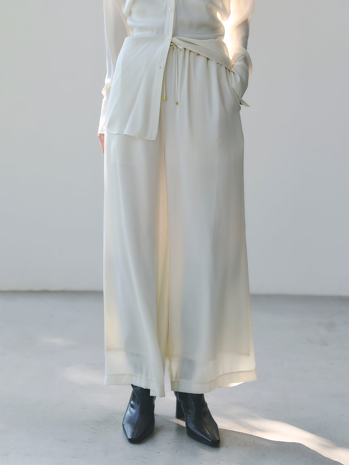 シルクリラックスワイドパンツ