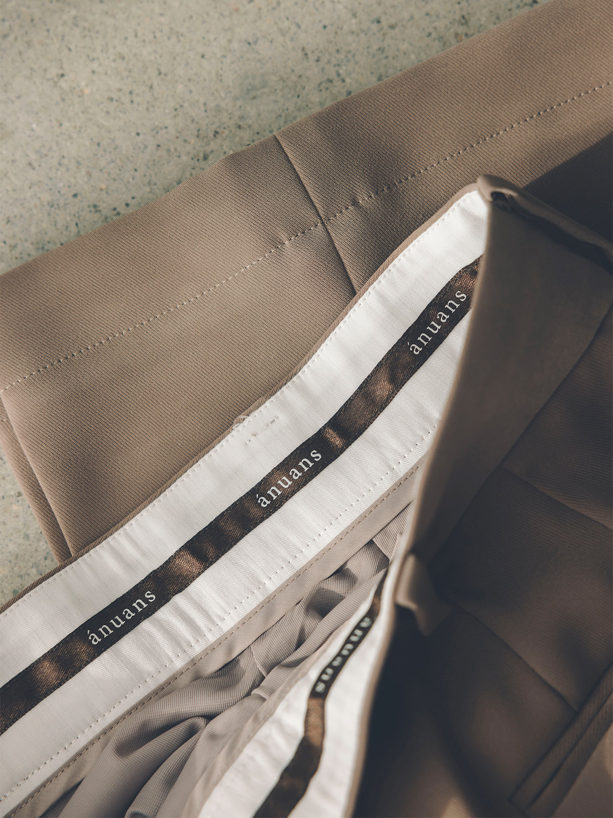 スリムフィットセミフレアパンツ