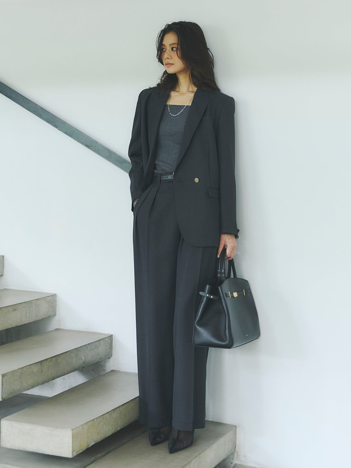 シルクカシミアブレンドデコルテリブニット