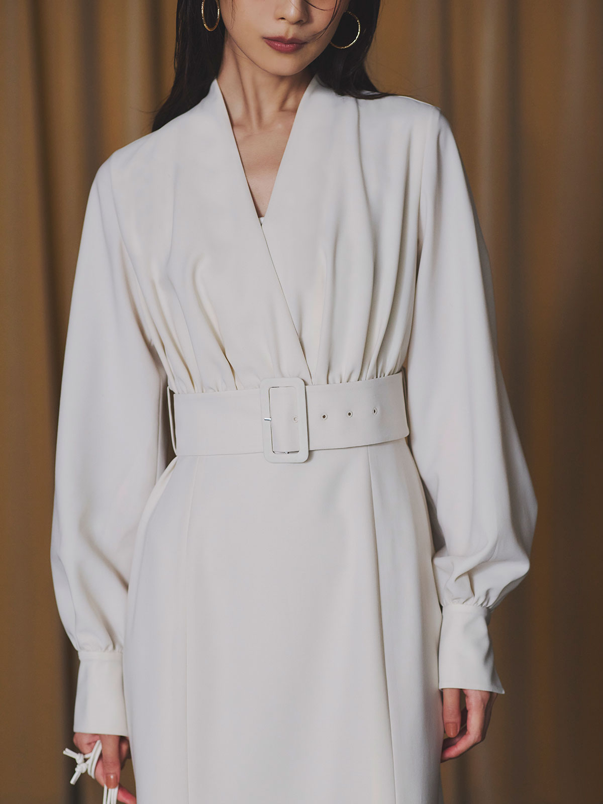 ノーカラーナローワンピース