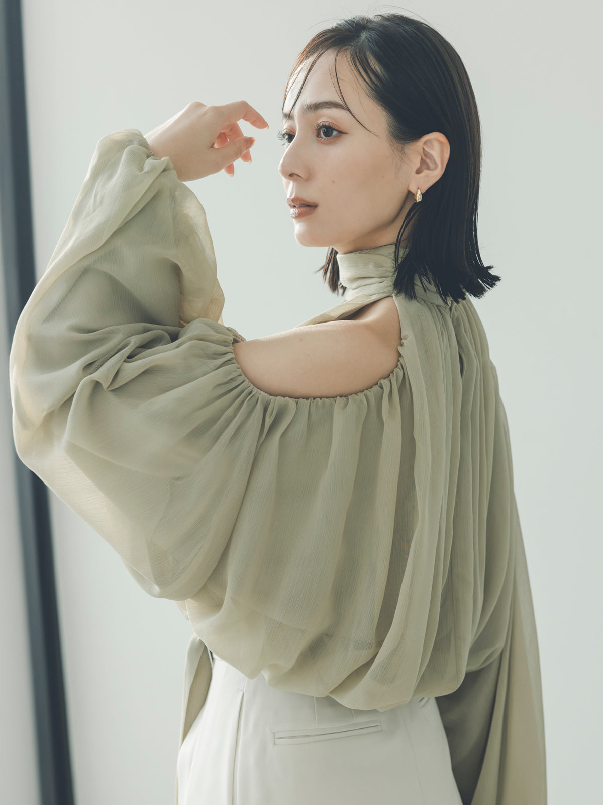 シフォンボリュームブラウス