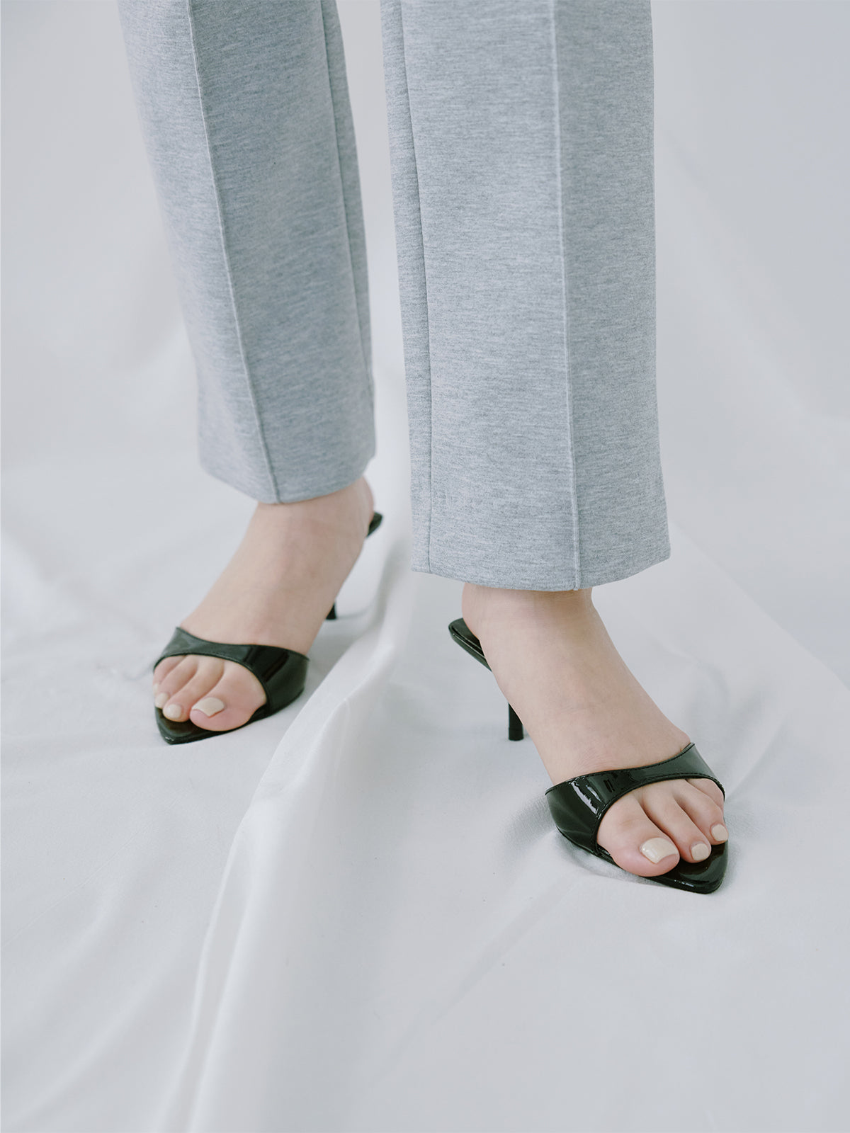 カットテーパードパンツ