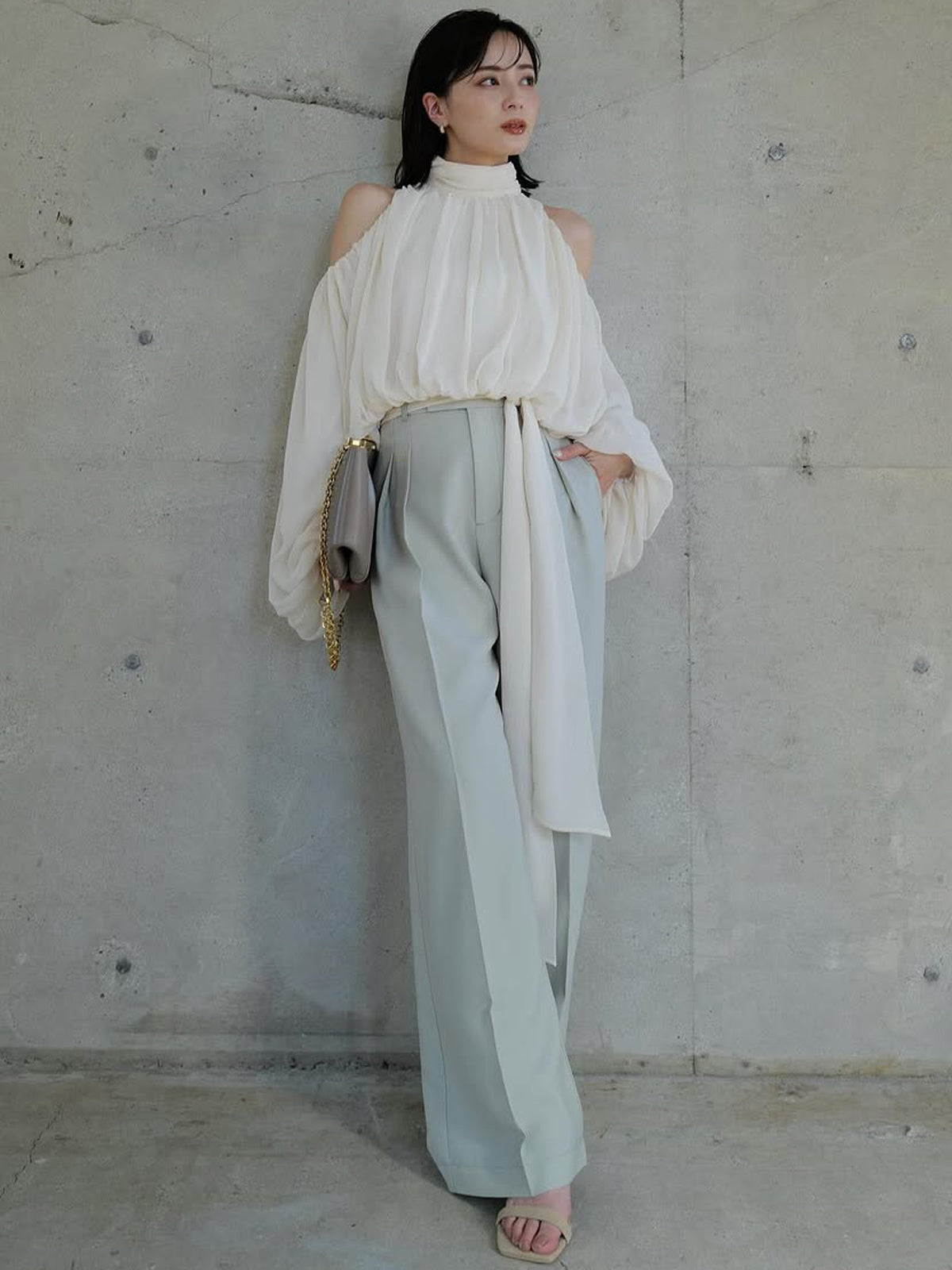 Two-tuck wide pants