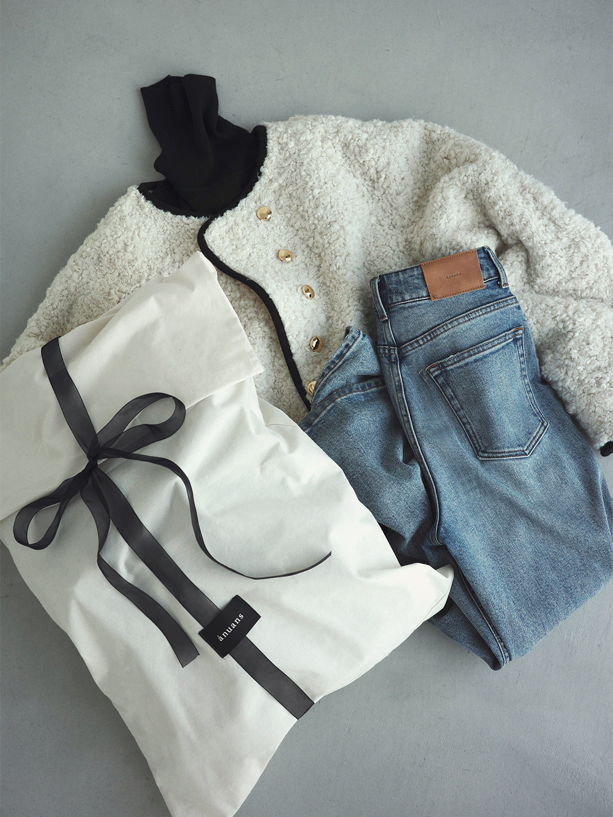 アウター、コートや厚手のニット等におすすめです。