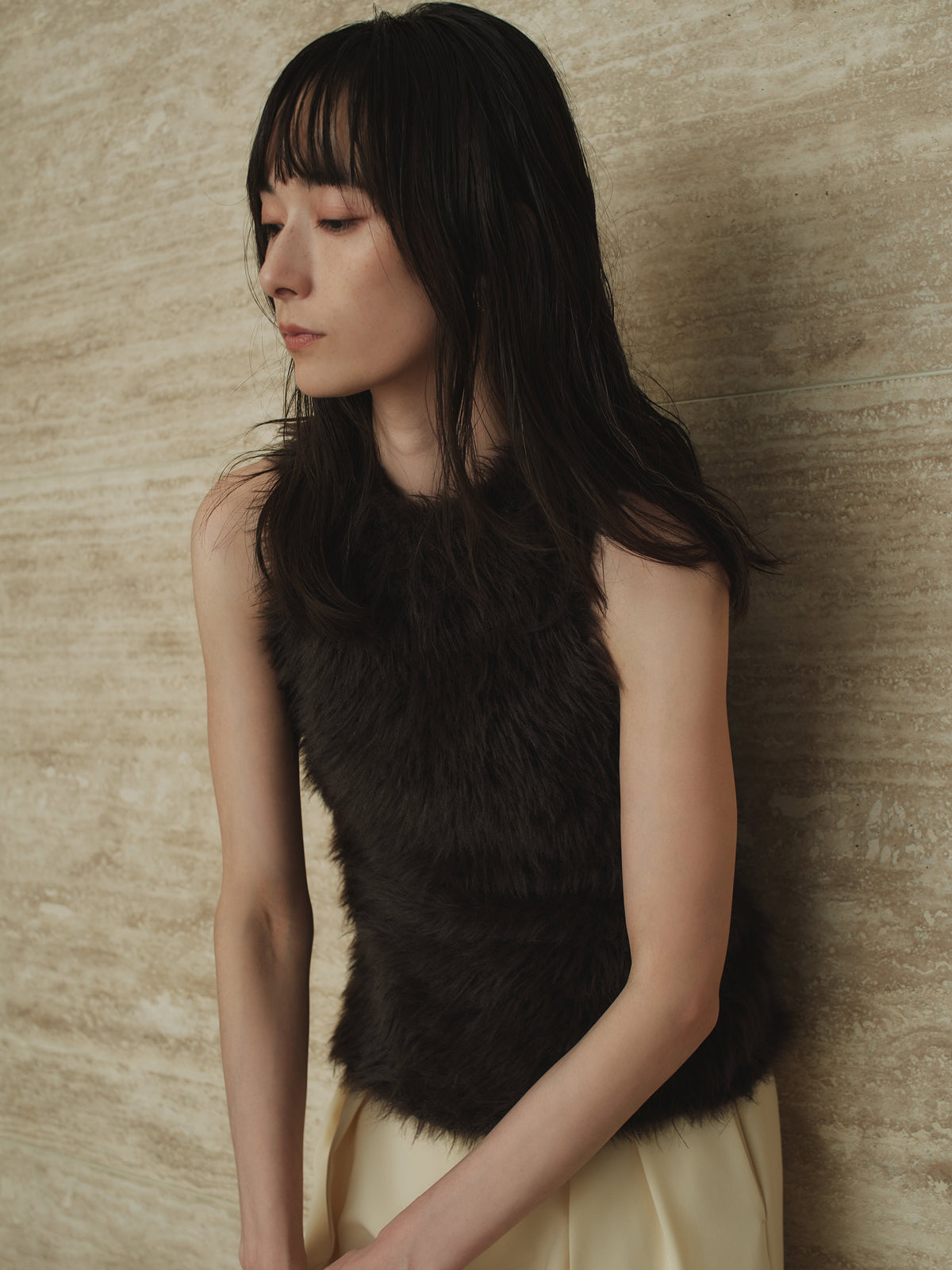 【美品】ファーライクノースリーブ　ニットトップス BEIGE ファーライクノースリーブニットトップス