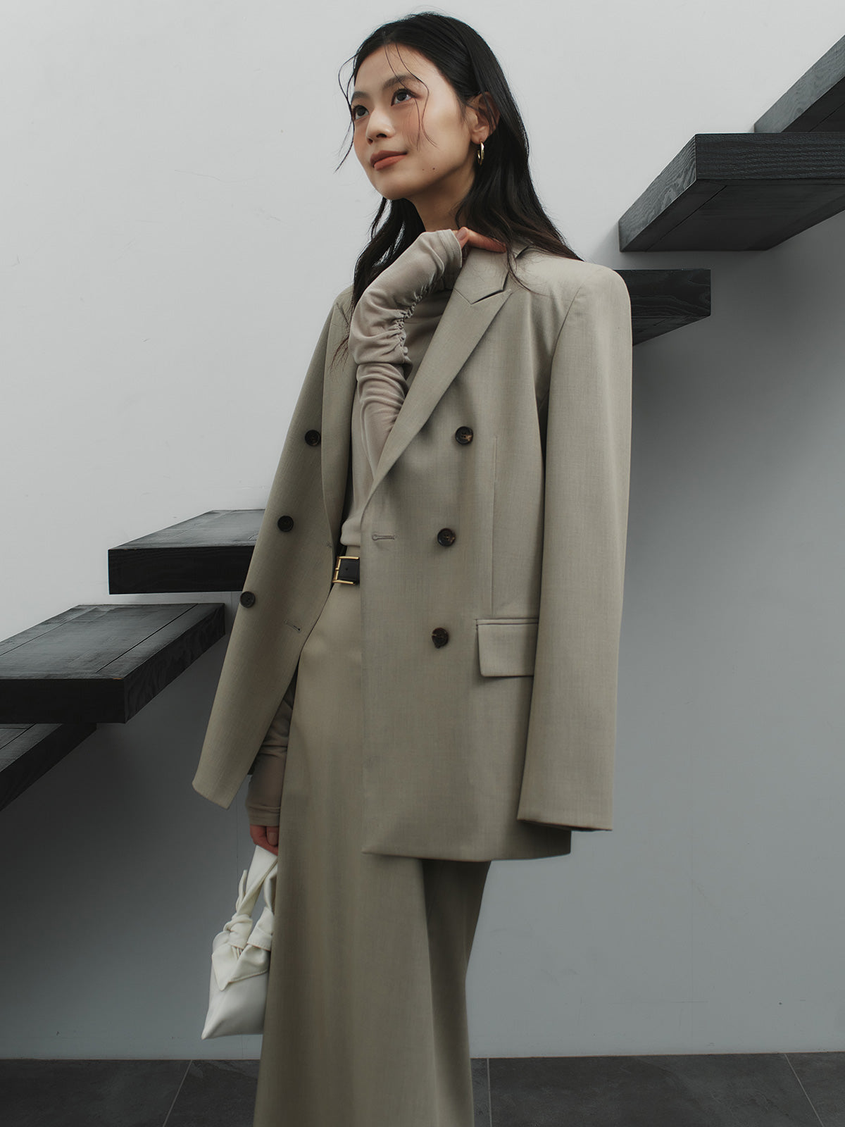 ピークドラペルダブルジャケット