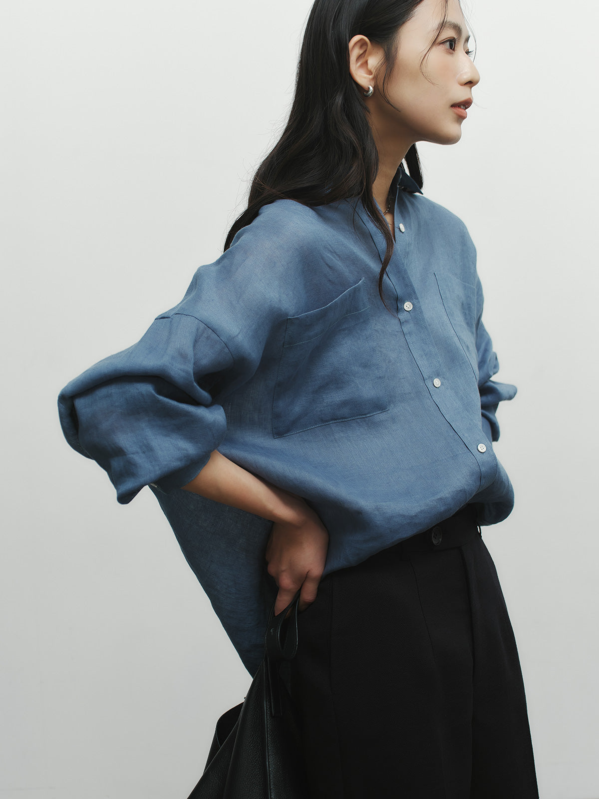 シンプルリネンシャツ