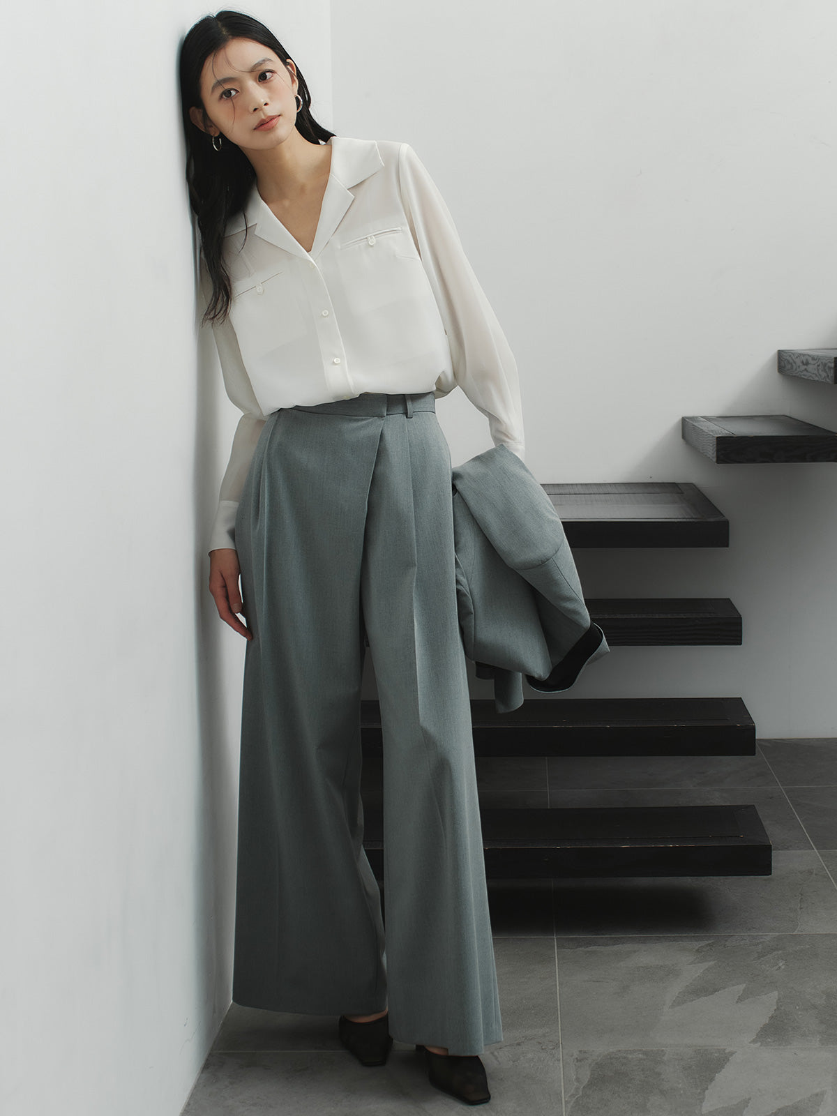 セミシアーオープンカラーブラウス