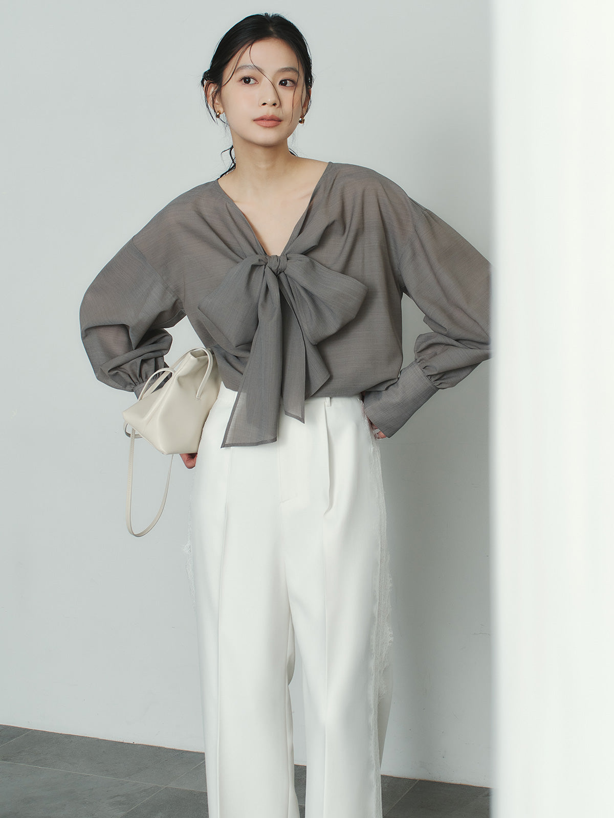 フロントリボンブラウス