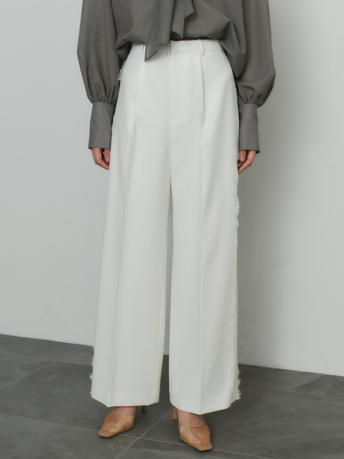 レーストリムタックパンツ