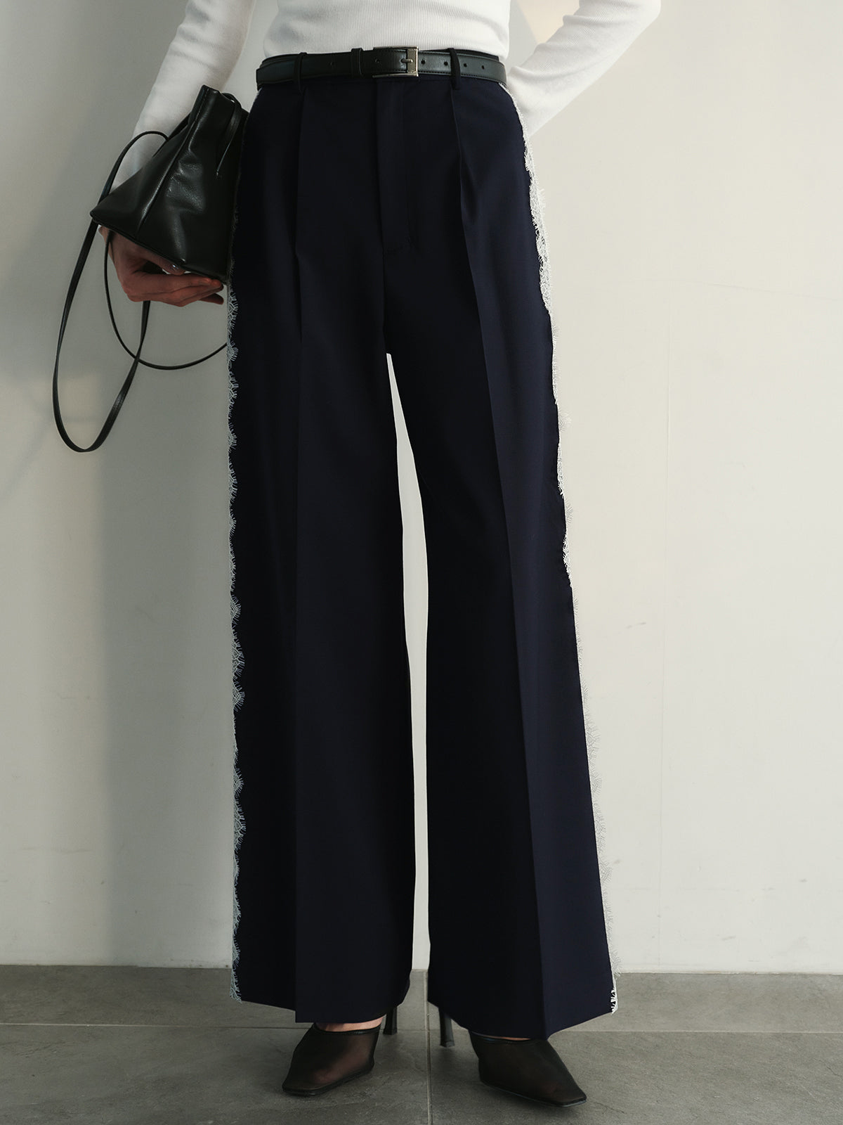 レーストリムタックパンツ