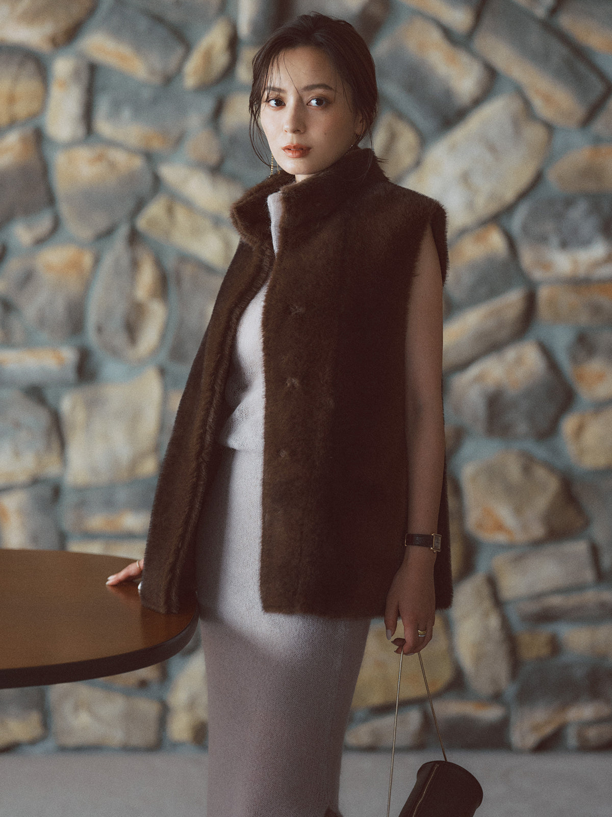 COLOR:BROWN